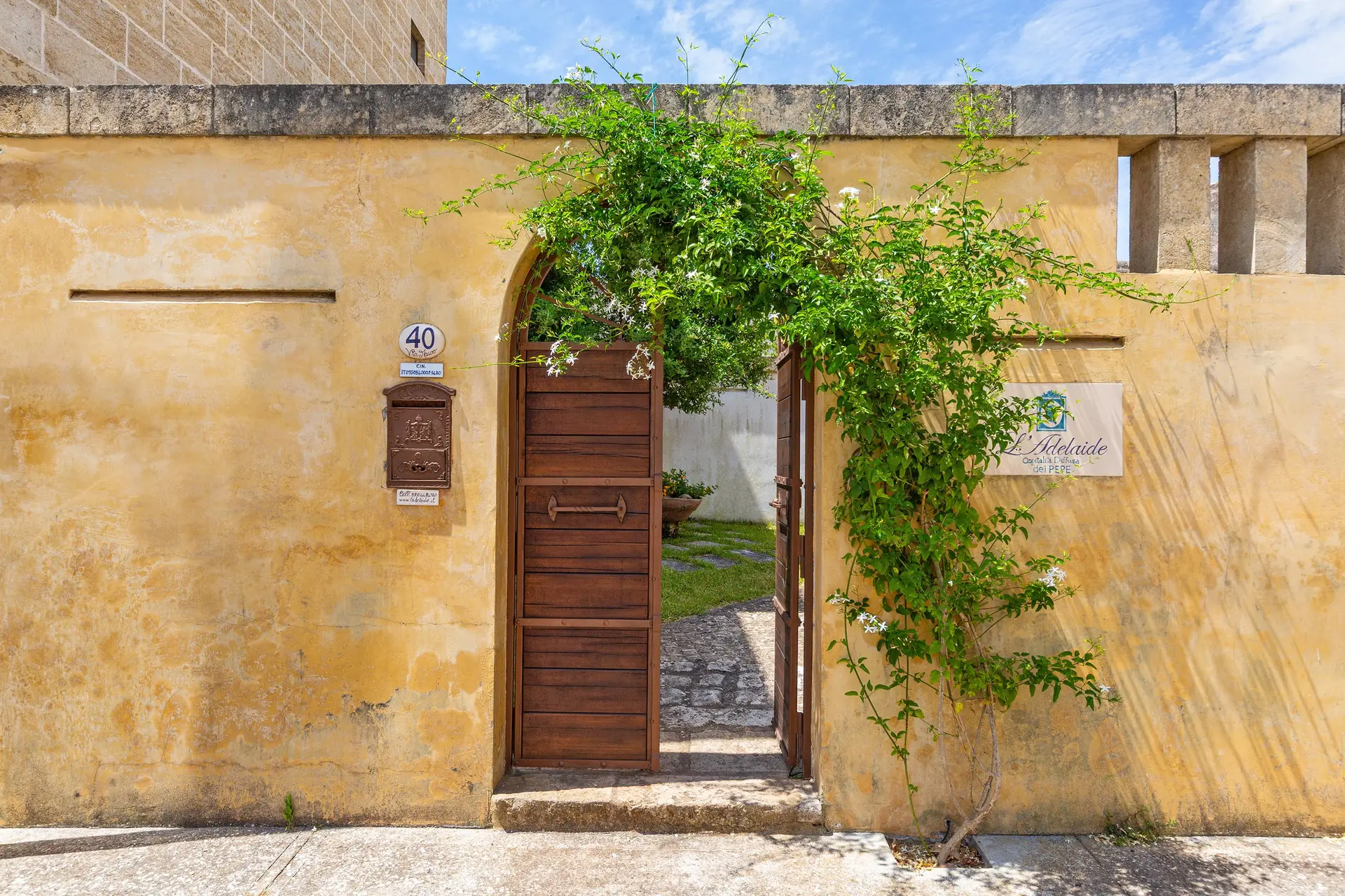 Ingresso della dimora nel centro storico di Salve