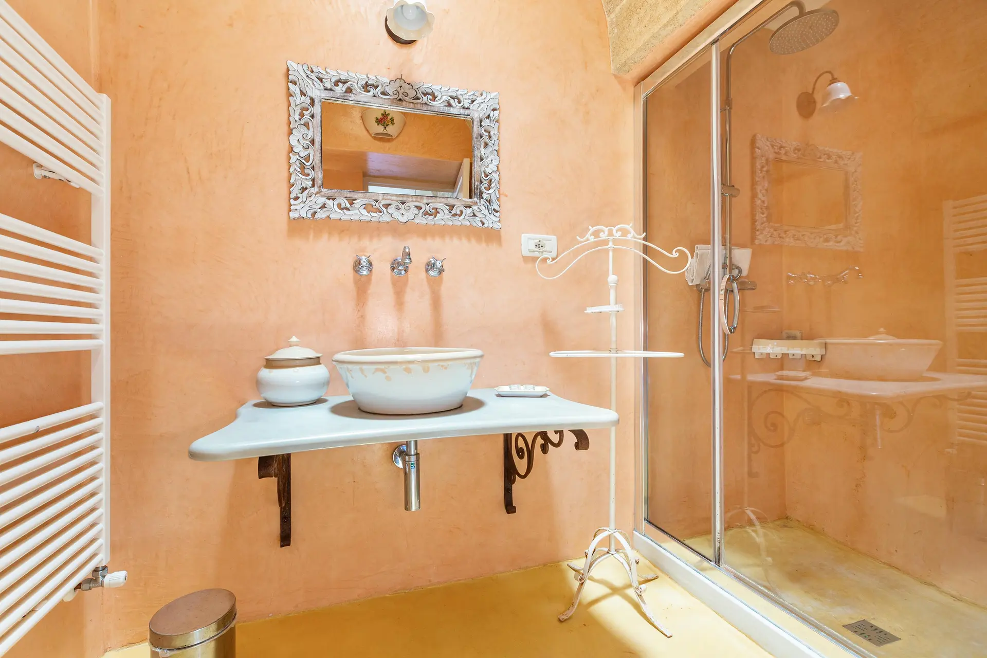 Doccia del bagno della camera Diana