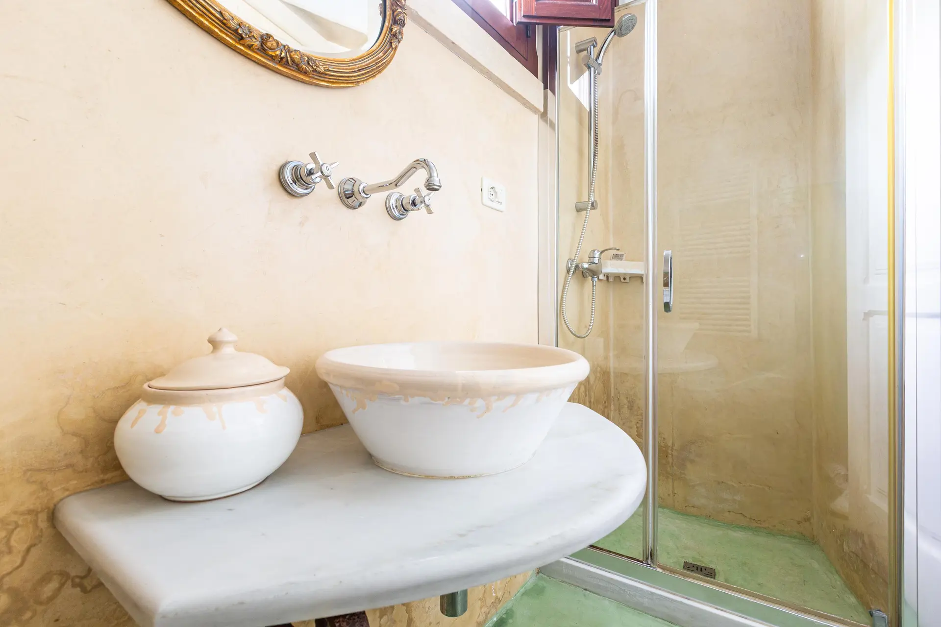 Doccia del bagno della camera Minerva
