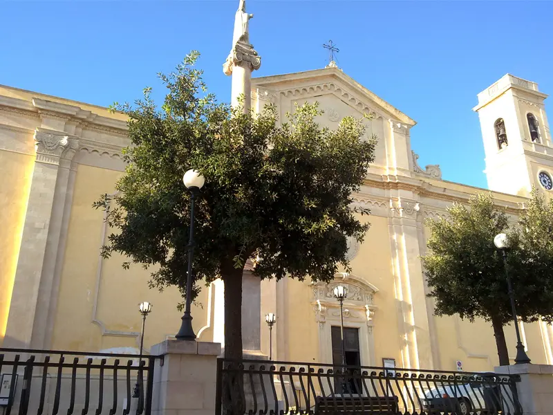 Chiesa Madre di San Nicola nel centro storico di Salve